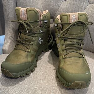 ON Running Cloudrock Hiking Boots Sz 7